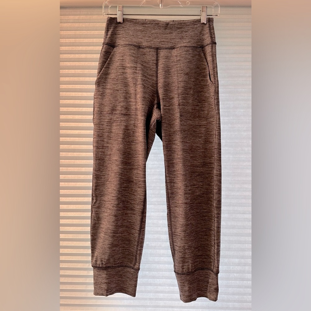 Lululemon Align high rise cropped jogger Sz 6 heather black EUC